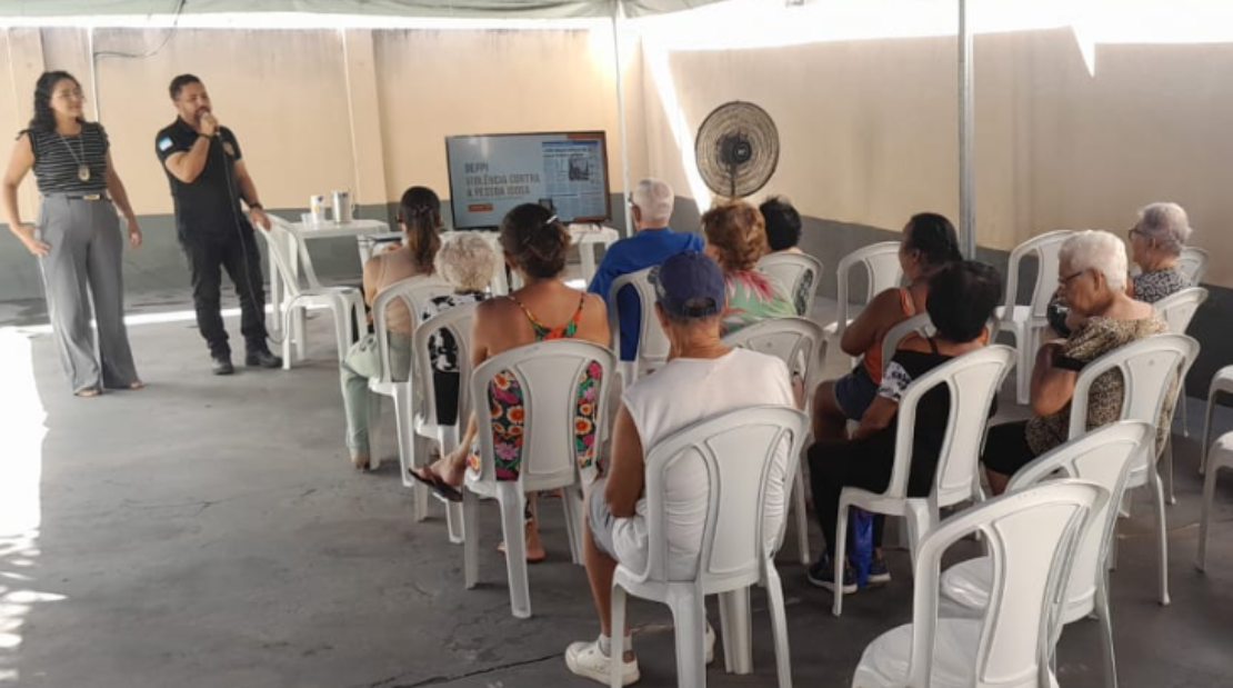 Idosos do CCPI de Jardim América assistem palestra de alerta sobre golpes